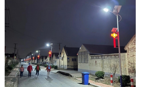 山東濰坊寒亭區(qū)高里街道西營(yíng)村新路燈已“上崗”